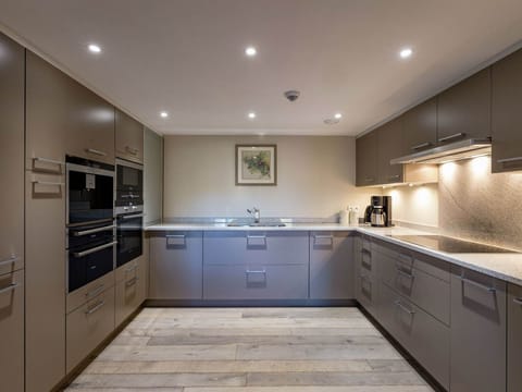 House | Private kitchen | Fridge, microwave, oven, stovetop