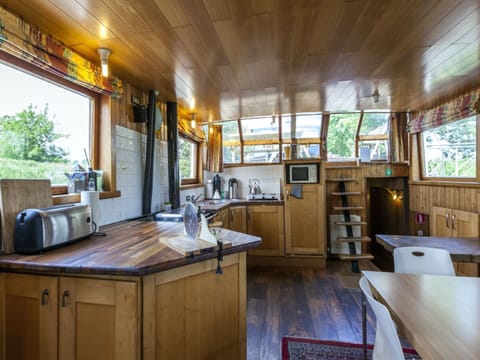 Mobile Home | Private kitchen | Highchair