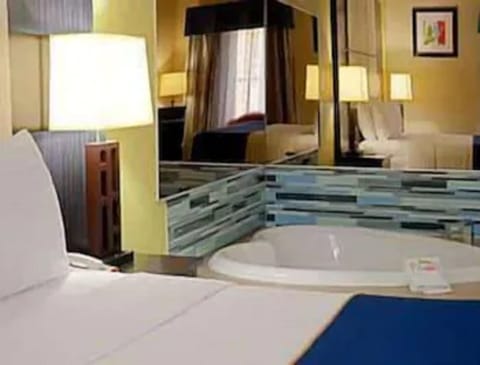 Suite, 1 King Bed, Non Smoking | Premium bedding, pillowtop beds, in-room safe, laptop workspace