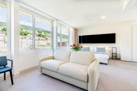 Suite Lac (Annexe) | In-room safe, desk, soundproofing, free cribs/infant beds