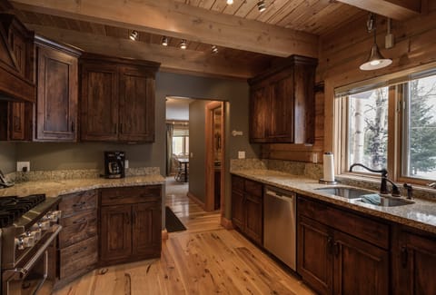 Villa (5 Bedrooms) | Private kitchen | Full-size fridge, microwave, oven, stovetop