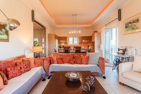 Lounge with Garden Views – Relaxing shared lounge with large windows overlooking the garden.