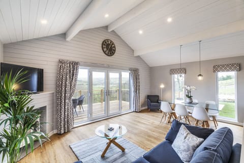 Deluxe Cabin, Accessible, Ensuite (Woodside lodge) | Lounge