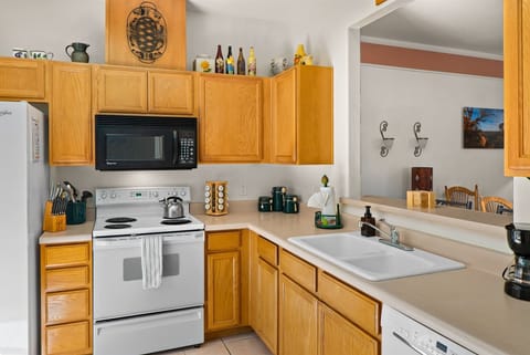 Fully equipped kitchen for all your stay at home meals