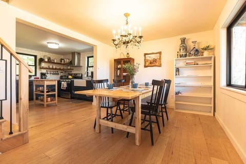 Another view of the dining area photo@ethanabitz