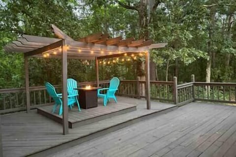 Huge 3 tier deck overlooking peaceful woods