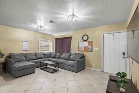 Kyle: ''If your gonna book in the area of west palm/riviera beach Michael is your guy. He’s very laid back and great communication!''