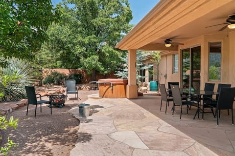 Charming hot tub vacation home in Sedona Golf Resort