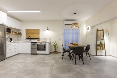 City Apartment | Living area | 42-inch flat-screen TV with satellite channels, TV, Netflix