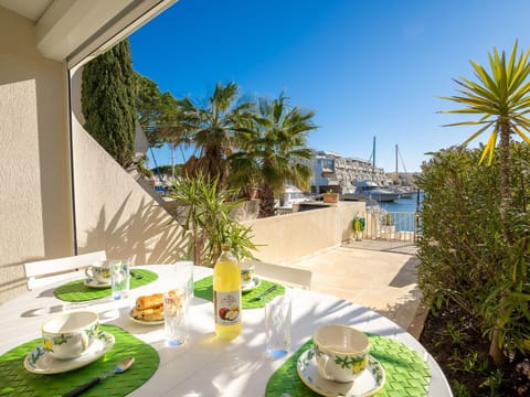 Table, Tableware, Sky, Furniture, Property, Plant, Dishware, Building, Green, Food