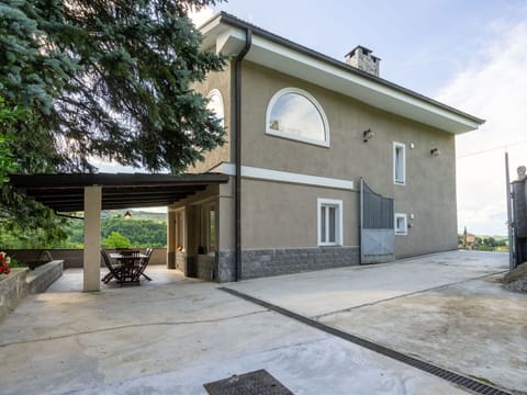 Property, House, Building, Home, Real Estate, Architecture, Residential Area, Facade, Estate, Roof