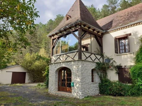 view of the front of the house
