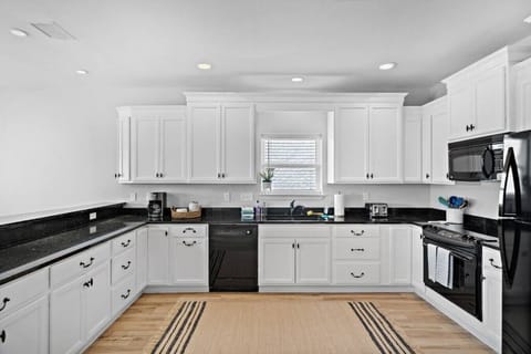 A kitchen perfect for preparing meals for the family!
