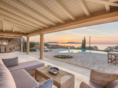 Villa | Pool | Indoor pool, outdoor pool