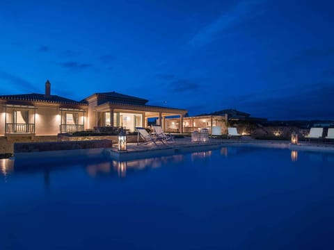 Villa | Pool | Indoor pool, outdoor pool