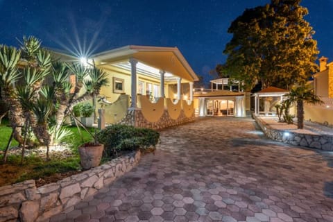 Villa | Exterior