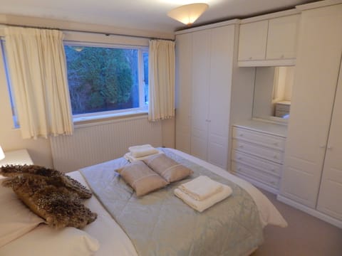 Family House | 3 bedrooms, Select Comfort beds, iron/ironing board, free WiFi