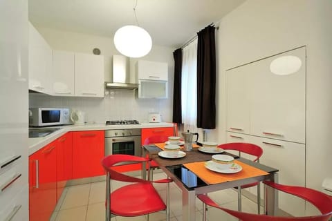 Duplex, 2 Bedrooms | Private kitchen | Full-size fridge, microwave, oven, dishwasher
