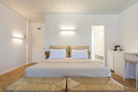 Luxury Room, City View | Premium bedding, in-room safe, soundproofing, iron/ironing board