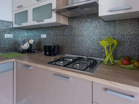 Apartment | Private kitchen | Cookware/dishes/utensils