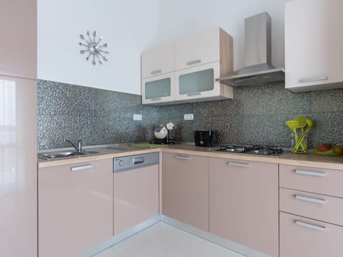 Apartment | Private kitchen | Cookware/dishes/utensils