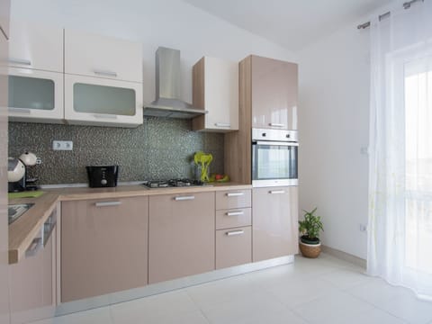 Apartment | Private kitchen | Cookware/dishes/utensils