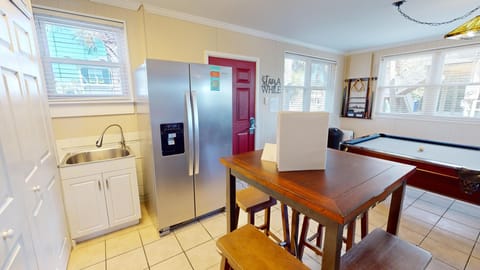 915-W-Ashley-Living Room