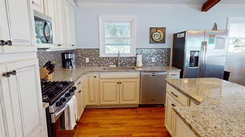 915-W-Ashley-Kitchen
