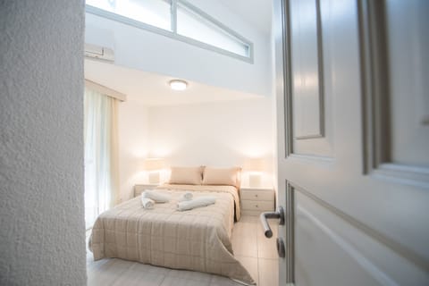 Villa, 2 Bedrooms | 2 bedrooms, desk, soundproofing, cribs/infant beds