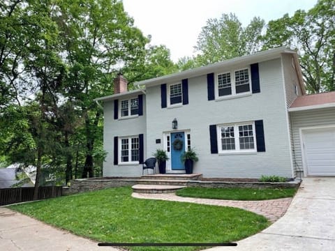 Welcome to your home away from home in beautiful Fairfax, Virginia! 
