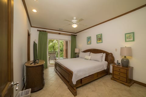 Deluxe Condo, 2 Bathrooms, Garden View | WiFi (free), bed sheets