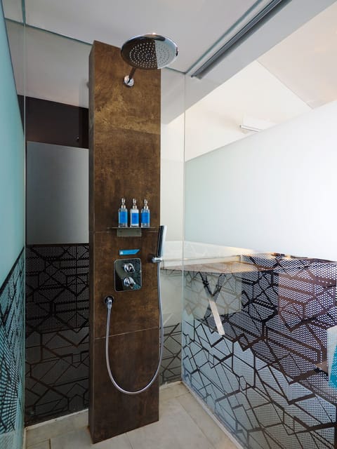 Club Double Room | Premium bedding, pillowtop beds, in-room safe, desk