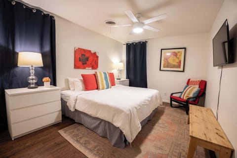Bedroom 1: Sleep and rest in our comfortable king size bedroom