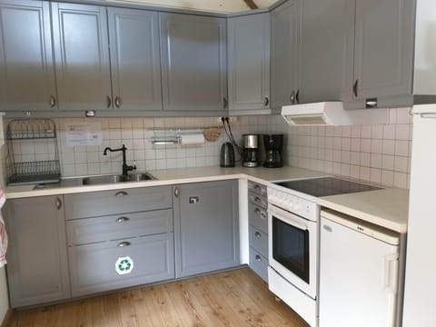 Shared fridge, microwave, stovetop, toaster