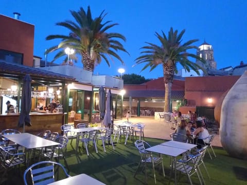 Poolside bar