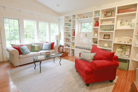 House, 3 Bedrooms | Living area | Fireplace