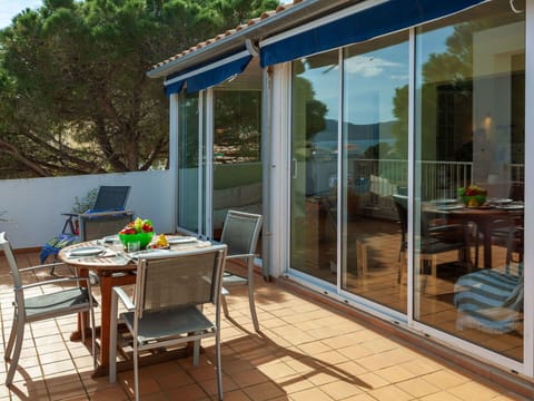 Table, Furniture, Property, Chair, Building, Window, Wood, Shade, Outdoor Table, Plant