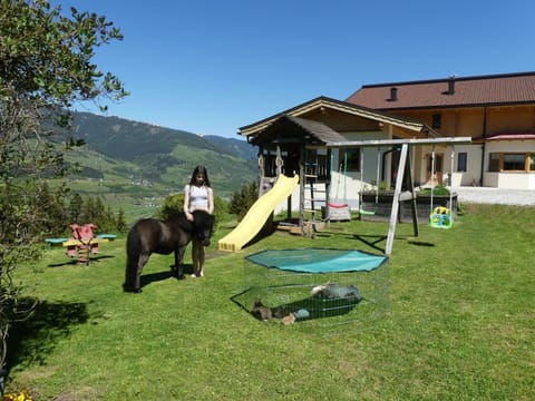 Property, Leisure, Mountain, Grass, Real Estate, Landscape, Mountain Range, House, Land Lot, Ranch