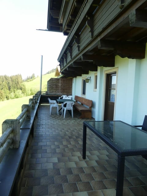 Stairs, Architecture, Handrail, Building, House