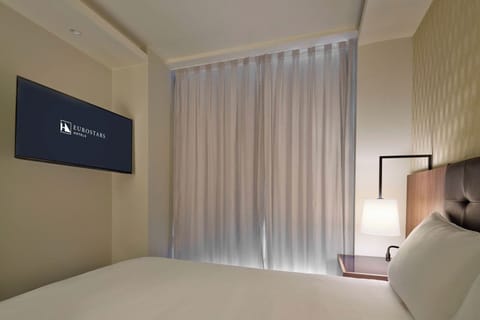 Standard Single Room, 1 Twin Bed | Minibar, in-room safe, desk, iron/ironing board