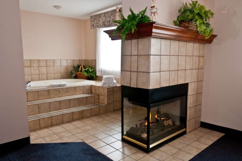 Suite, 1 King Bed, Non Smoking, Kitchenette | Pool | Indoor pool