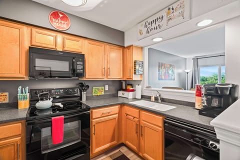 Fully Stocked Kitchen!