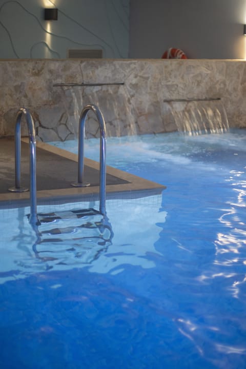 Sauna, hot tub, steam room, Turkish bath, body treatments, body wraps