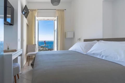 Matrimoniale Standard, Balcone, vista mare | Premium bedding, down comforters, in-room safe, desk