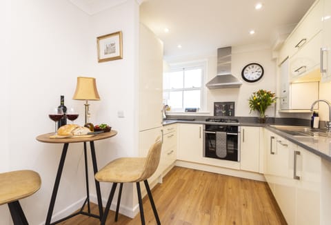 Berwick, Wimborne Minster: Kitchen and dining area