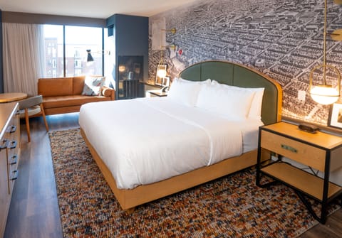 In-room safe, laptop workspace, blackout drapes, iron/ironing board