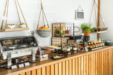 Daily buffet breakfast for a fee