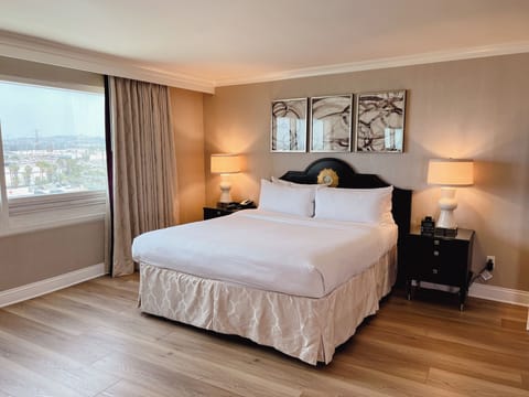 Premium bedding, in-room safe, individually furnished, desk