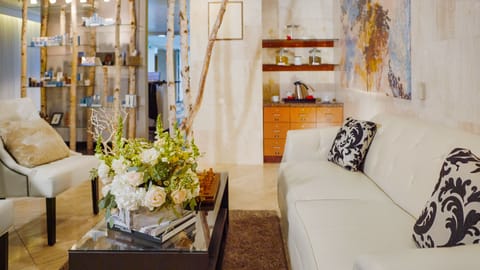 Couples treatment rooms, sauna, hot tub, steam room, body treatments