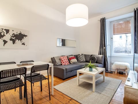 Living room/Dining area
